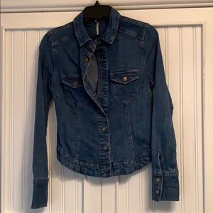 Fitted free people jean jacket!